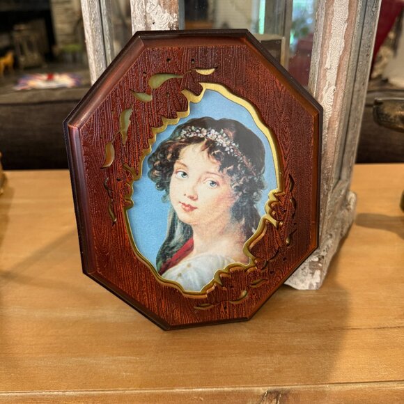 NIB Vintage frame with picture of pretty lady - Picture 7 of 13